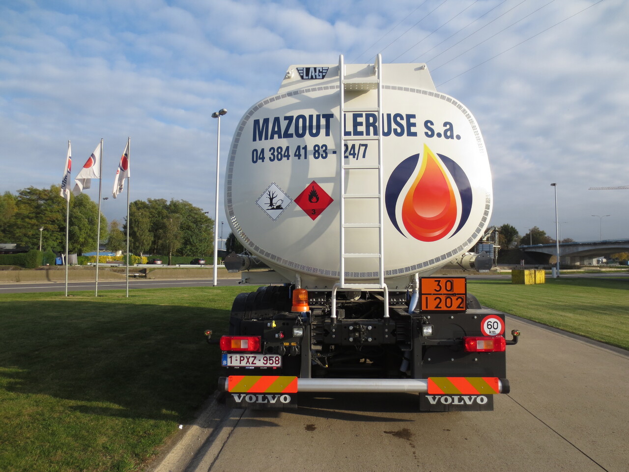 Kamion cisterna VOLVO FM: slika 8