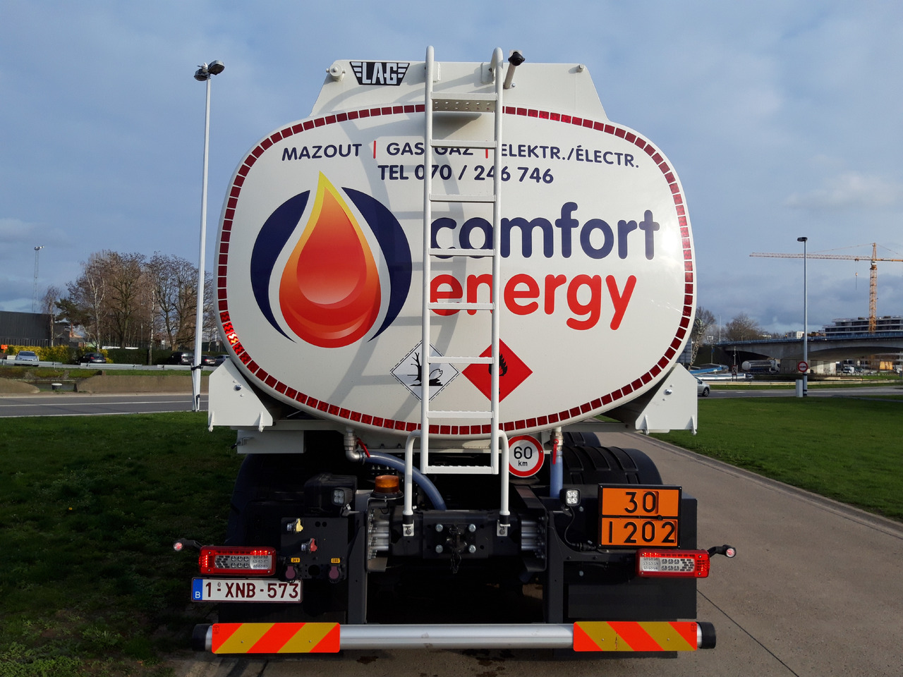 Interior photo 1: Kamion cisterna VOLVO FM