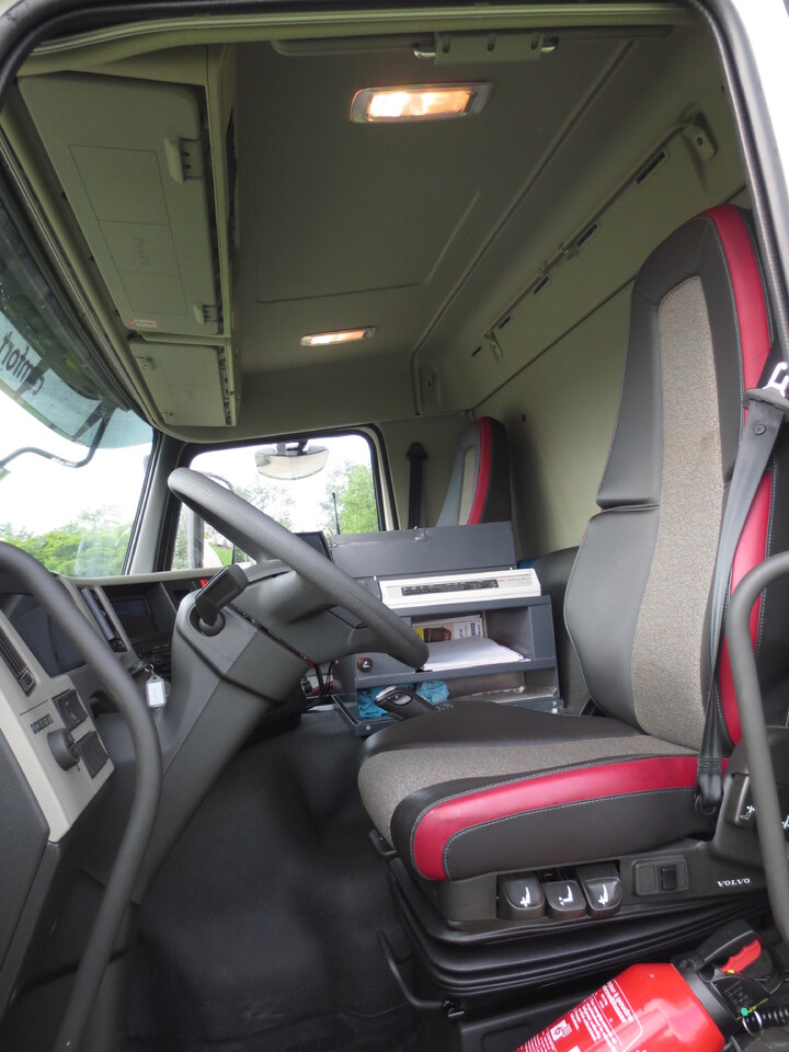 Kamion cisterna VOLVO FM: slika 7