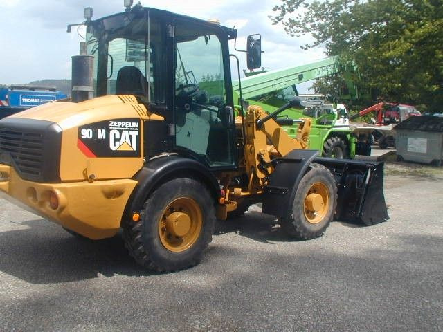 CAT 906H - Utovarivač točkaš: slika 1 CAT 906H - Utovarivač točkaš: slika 1
