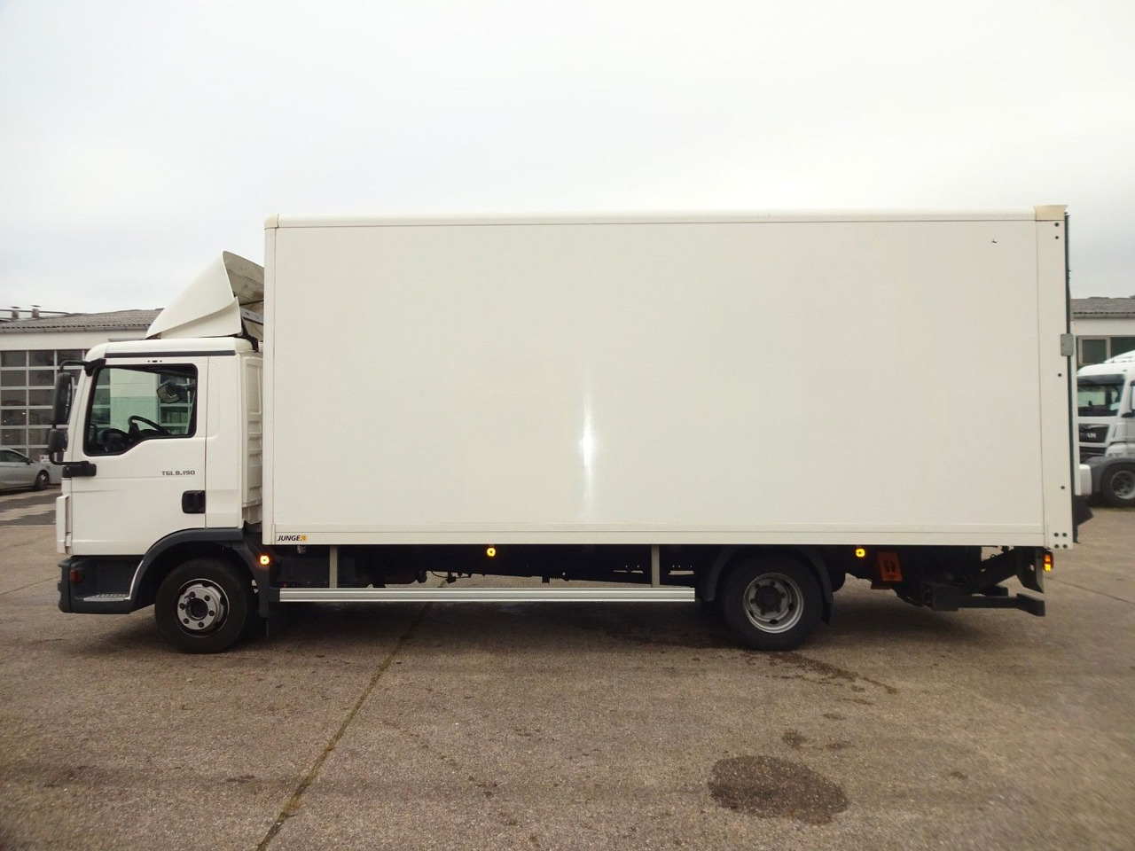 MAN TGL 8.190, LBW, Luft, Tempomat, Standheizung - Dostavno vozilo sa zatvorenim sandukom: slika 4 MAN TGL 8.190, LBW, Luft, Tempomat, Standheizung - Dostavno vozilo sa zatvorenim sandukom: slika 4