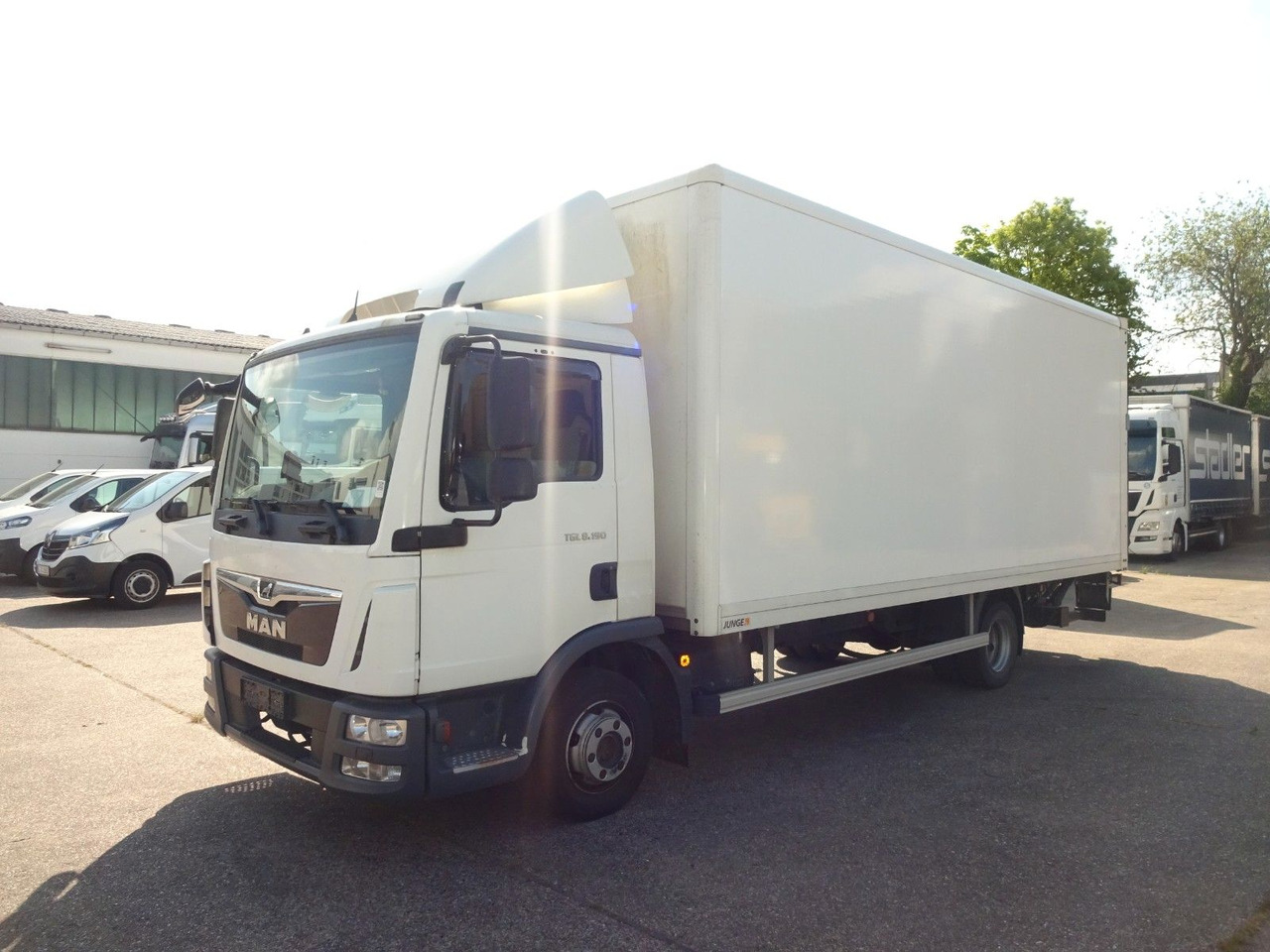 MAN TGL 8.190, LBW, Luft, Tempomat, Standheizung - Dostavno vozilo sa zatvorenim sandukom: slika 3 MAN TGL 8.190, LBW, Luft, Tempomat, Standheizung - Dostavno vozilo sa zatvorenim sandukom: slika 3