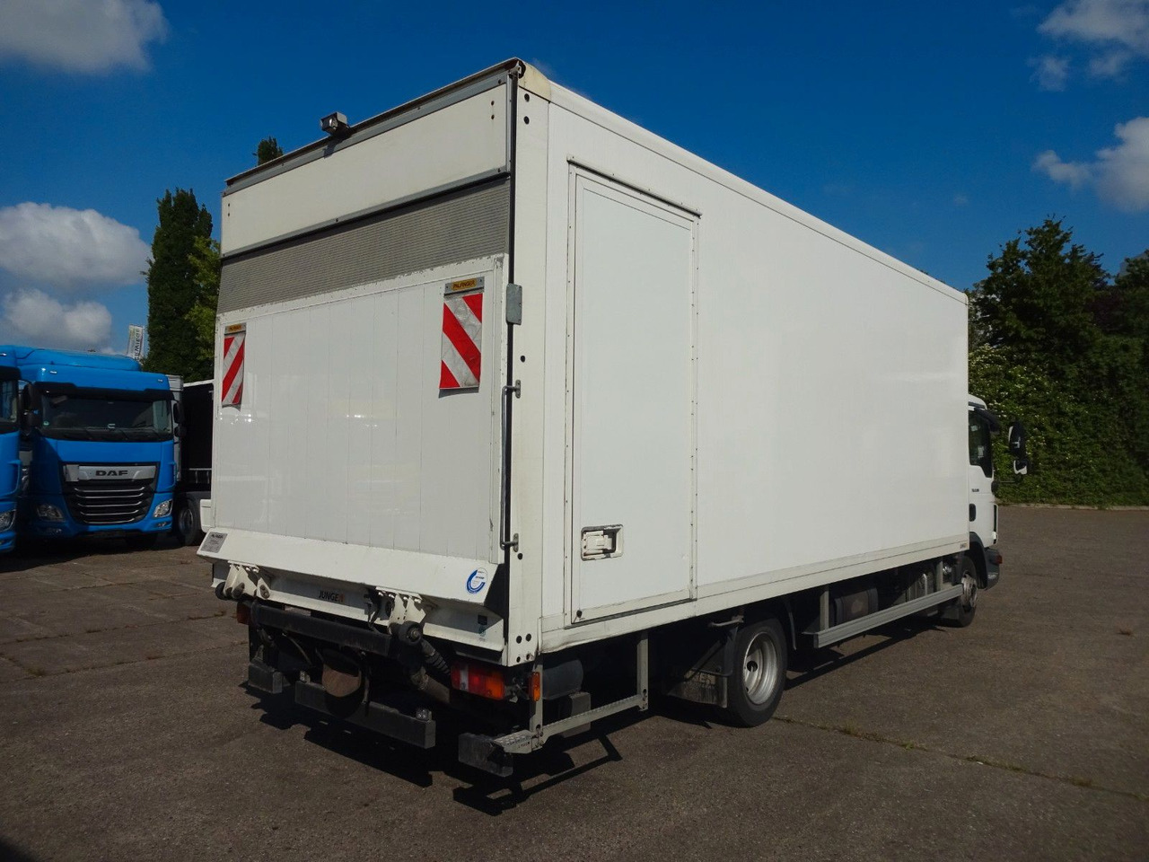 MAN TGL 8.190, LBW, Luft, Tempomat, Standheizung - Dostavno vozilo sa zatvorenim sandukom: slika 5 MAN TGL 8.190, LBW, Luft, Tempomat, Standheizung - Dostavno vozilo sa zatvorenim sandukom: slika 5