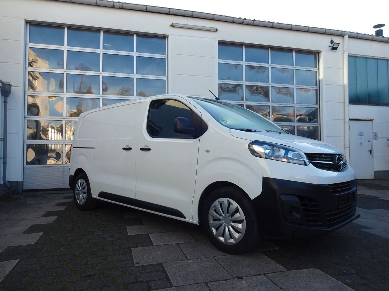Opel Vivaro Kasten L1H1, Klima, PDC, 50 pcs. - Mali kombi: slika 5 Opel Vivaro Kasten L1H1, Klima, PDC, 50 pcs. - Mali kombi: slika 5