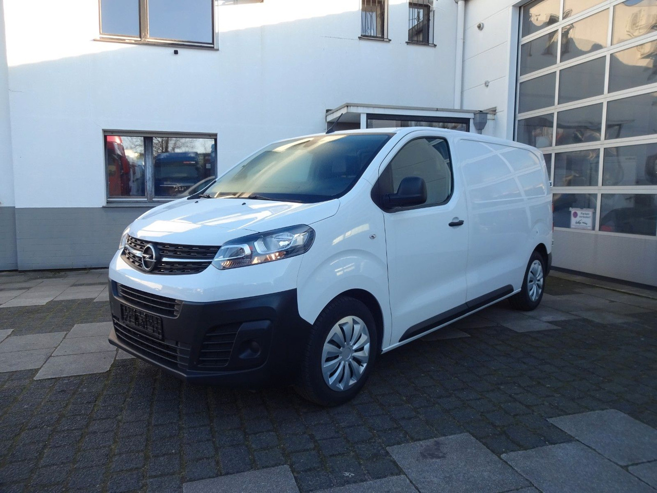 Opel Vivaro Kasten L1H1, Klima, PDC, 50 pcs. - Mali kombi: slika 3 Opel Vivaro Kasten L1H1, Klima, PDC, 50 pcs. - Mali kombi: slika 3