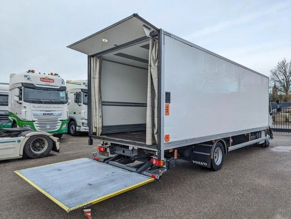 Volvo FL 210, 12tn., Isolirt, Autom, wie neu - Kamion sa zatvorenim sandukom: slika 5 Volvo FL 210, 12tn., Isolirt, Autom, wie neu - Kamion sa zatvorenim sandukom: slika 5