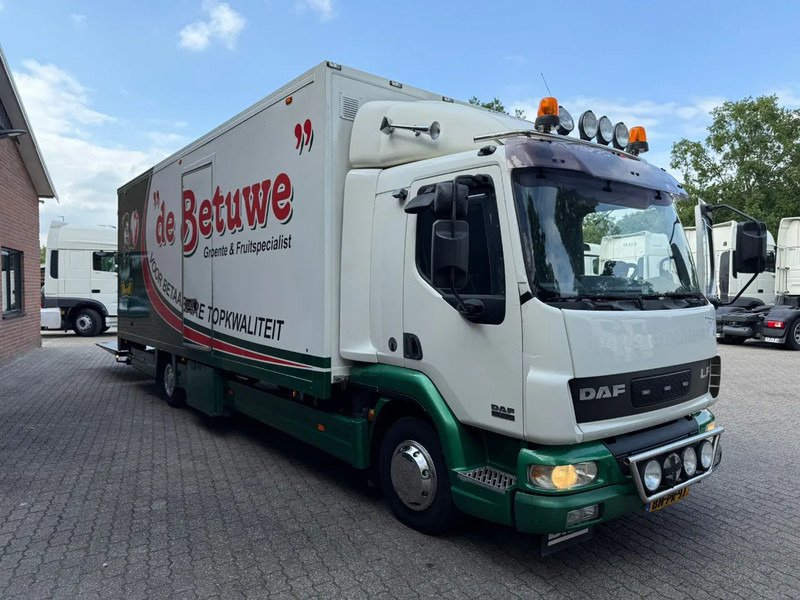 DAF LF 45.220 Laadklep/LBW Zijdeur Airco Slaapcabine AHK - Kamion sa zatvorenim sandukom: slika 2 DAF LF 45.220 Laadklep/LBW Zijdeur Airco Slaapcabine AHK - Kamion sa zatvorenim sandukom: slika 2