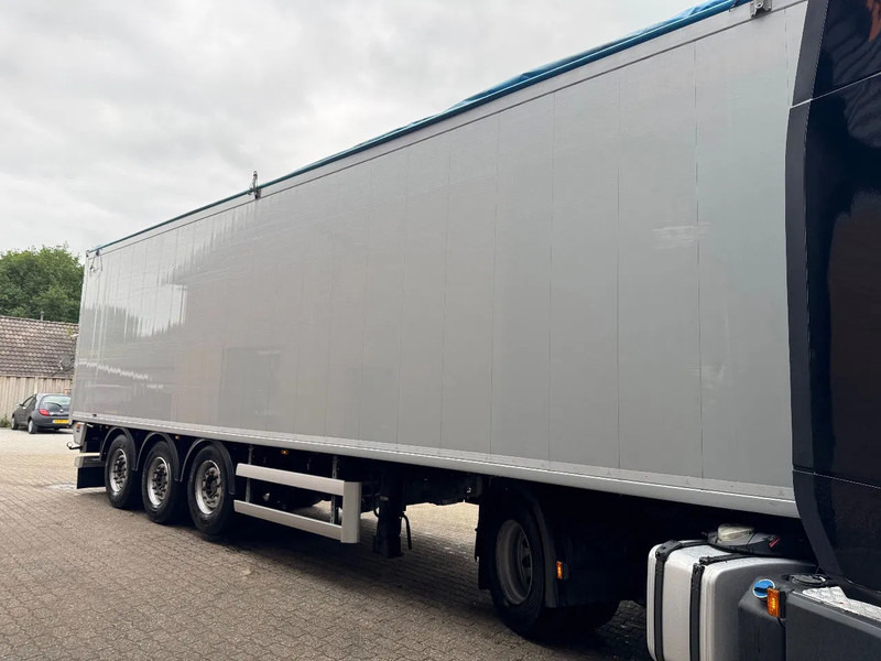 Knapen Trailers K200 11M Agrar 71m3 Cargo Floor Liftas SAF Schijfremmen 6.920 KG - Poluprikolica sa pokretnim podom: slika 4 Knapen Trailers K200 11M Agrar 71m3 Cargo Floor Liftas SAF Schijfremmen 6.920 KG - Poluprikolica sa pokretnim podom: slika 4