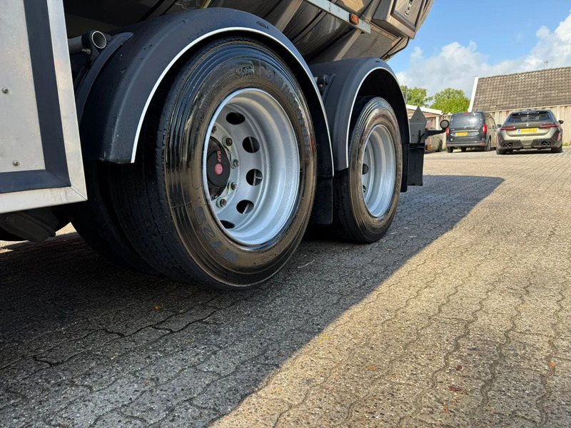 Magyar VM Tarm 19.000L RVS/INOX Melk/Milk/Milch Food 3 Rooms Liftas - Poluprikolica cisterna: slika 5 Magyar VM Tarm 19.000L RVS/INOX Melk/Milk/Milch Food 3 Rooms Liftas - Poluprikolica cisterna: slika 5