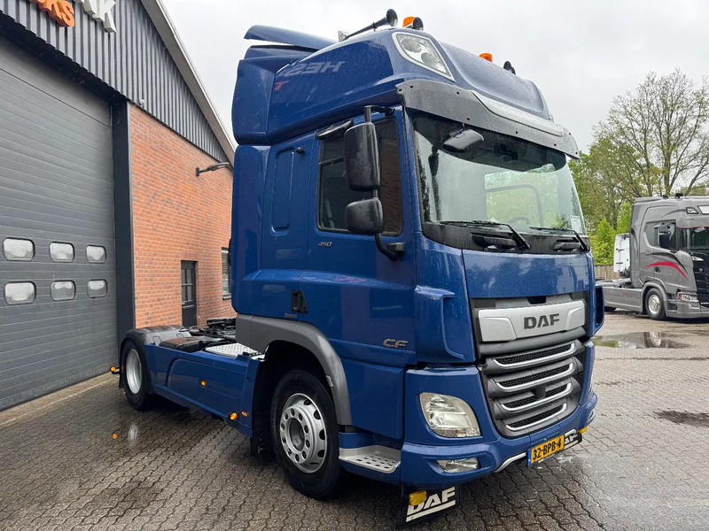 DAF CF 450 Space Cab 313.390KM! Spoilers/Side skirts NL Truck - Tegljač: slika 3 DAF CF 450 Space Cab 313.390KM! Spoilers/Side skirts NL Truck - Tegljač: slika 3