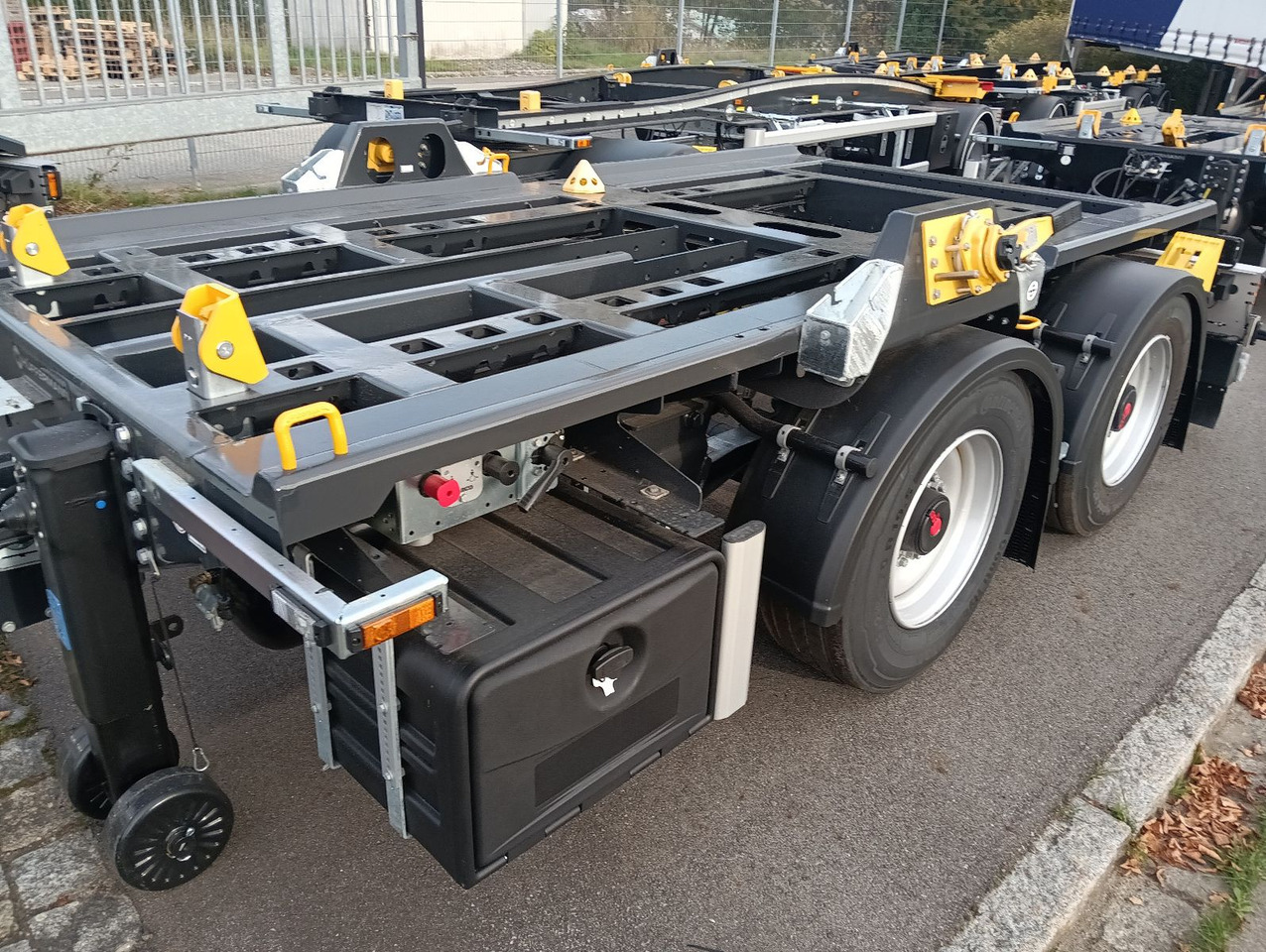 Hüffermann 2-A-MINI-CARRIER SAFETYFIX VERZINKT NEU TOP-PREI - Abrol/ Autopodizač prikolica: slika 3 Hüffermann 2-A-MINI-CARRIER SAFETYFIX VERZINKT NEU TOP-PREI - Abrol/ Autopodizač prikolica: slika 3