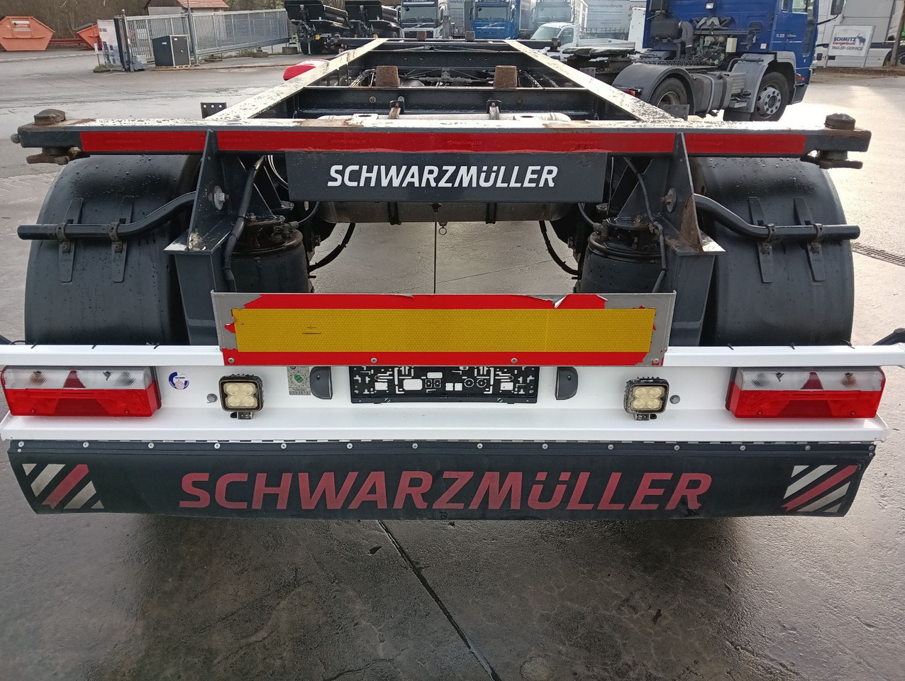 Schwarzmüller 2-A BDF 1,22/1,32 ALCOA Alufelgen ADR 120tkm TÜV Schwarzmüller 2-A BDF 1,22/1,32 ALCOA Alufelgen ADR 120tkm TÜV - Prikolica za prevoz kontejnera/ Prikolica sa promenjivim sandukom: slika 1 Schwarzmüller 2-A BDF 1,22/1,32 ALCOA Alufelgen ADR 120tkm TÜV Schwarzmüller 2-A BDF 1,22/1,32 ALCOA Alufelgen ADR 120tkm TÜV - Prikolica za prevoz kontejnera/ Prikolica sa promenjivim sandukom: slika 1