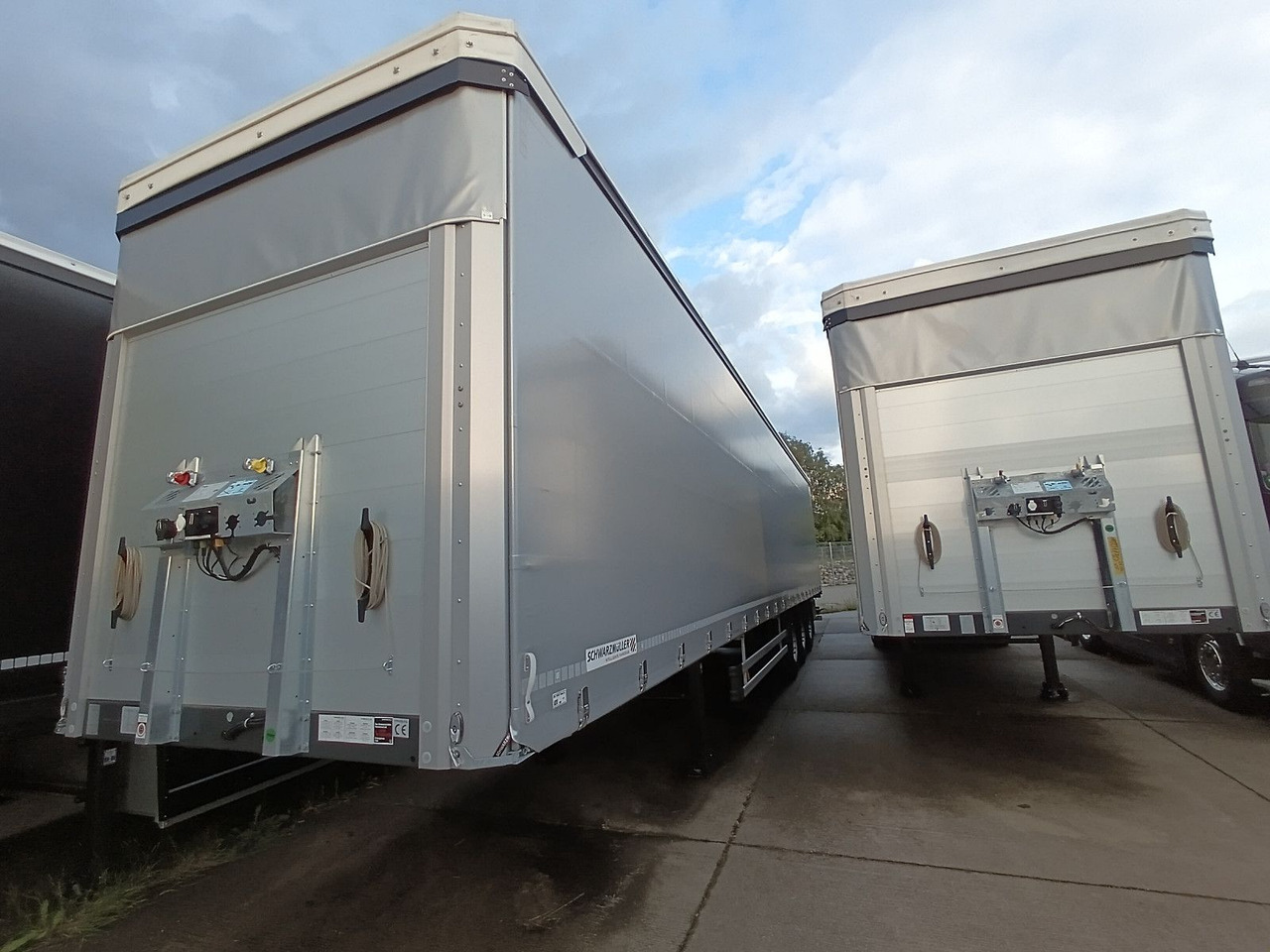 Schwarzmüller PowerLine LIFT/LENKACHSE HUBDACH 5880kg NEU Schwarzmüller PowerLine LIFT/LENKACHSE HUBDACH 5880kg NEU - Poluprikolica sa ceradom: slika 3 Schwarzmüller PowerLine LIFT/LENKACHSE HUBDACH 5880kg NEU Schwarzmüller PowerLine LIFT/LENKACHSE HUBDACH 5880kg NEU - Poluprikolica sa ceradom: slika 3