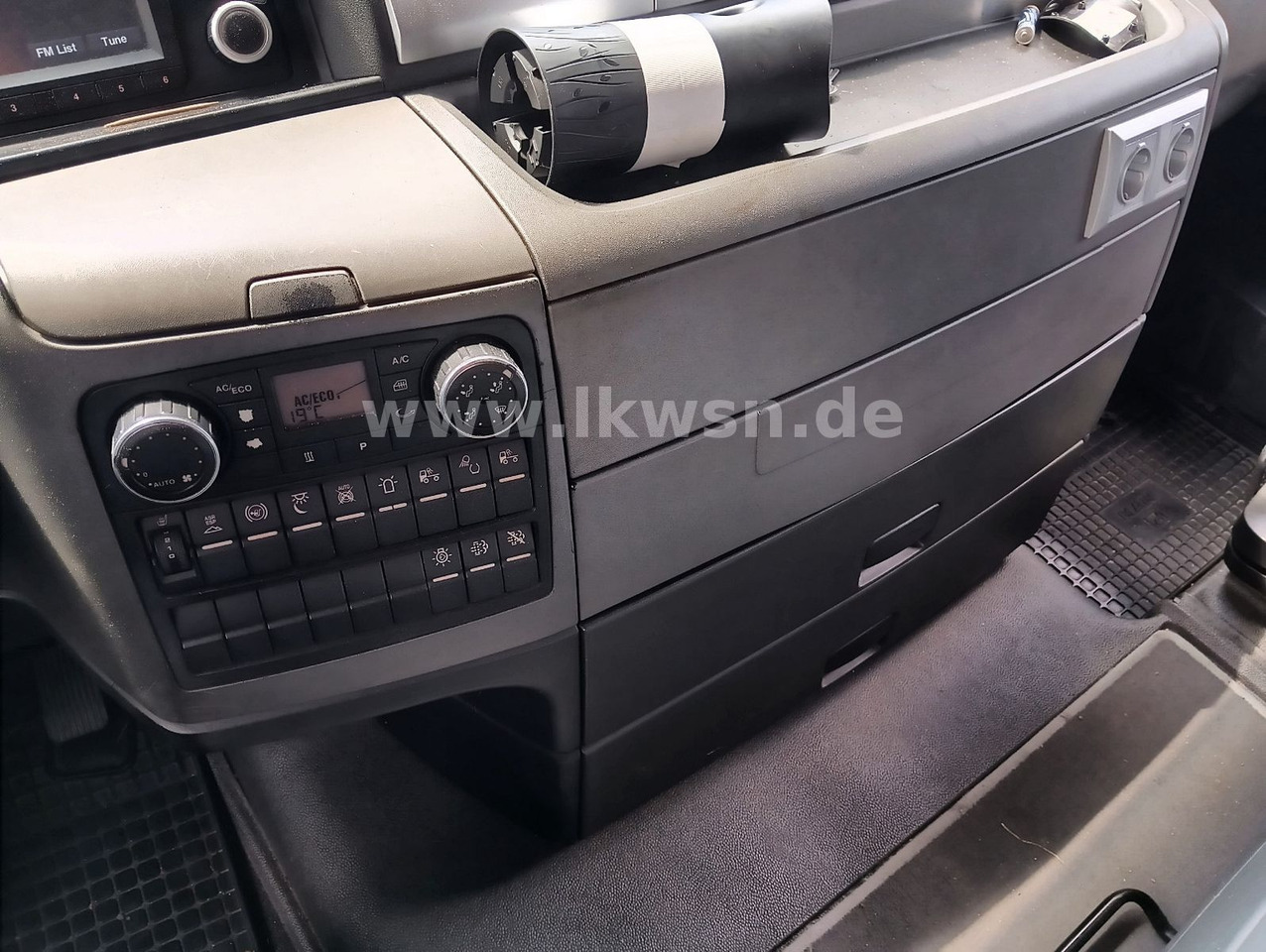 Tegljač MAN TGX 18:440 FLT XLX 2xTank Klima Spoiler Kühlbox MAN TGX 18:440 FLT XLX 2xTank Klima Spoiler Kühlbox: slika 14