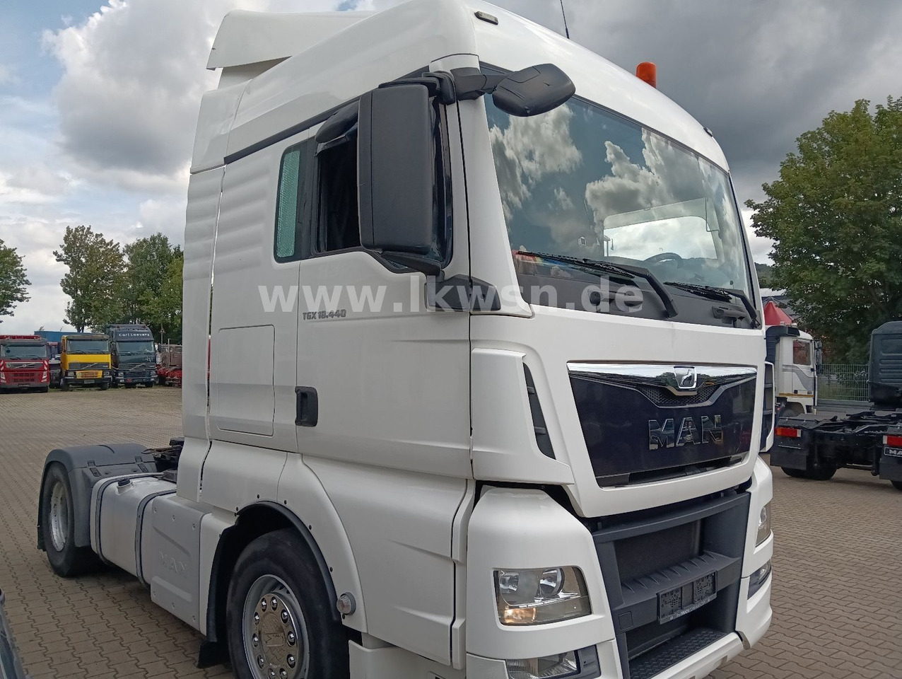 MAN TGX 18:440 FLT XLX 2xTank Klima Spoiler Kühlbox MAN TGX 18:440 FLT XLX 2xTank Klima Spoiler Kühlbox - Tegljač: slika 5 MAN TGX 18:440 FLT XLX 2xTank Klima Spoiler Kühlbox MAN TGX 18:440 FLT XLX 2xTank Klima Spoiler Kühlbox - Tegljač: slika 5