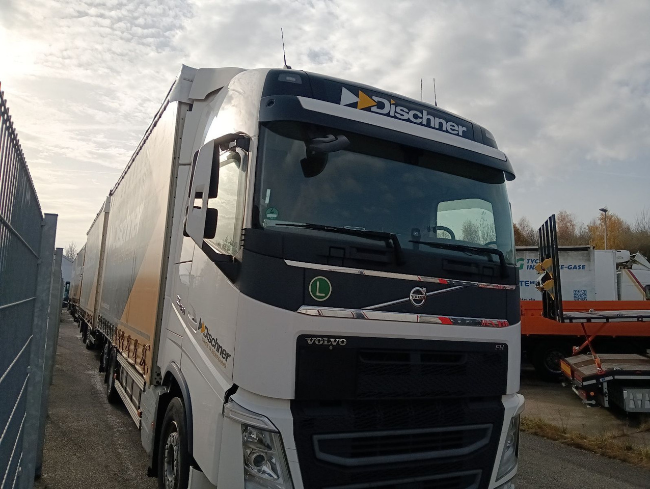 Volvo 2x JUMBO 120m3 FH460 Globe 6x2 SCHMITZ I-PARCool - Kamion sa ceradom: slika 3 Volvo 2x JUMBO 120m3 FH460 Globe 6x2 SCHMITZ I-PARCool - Kamion sa ceradom: slika 3