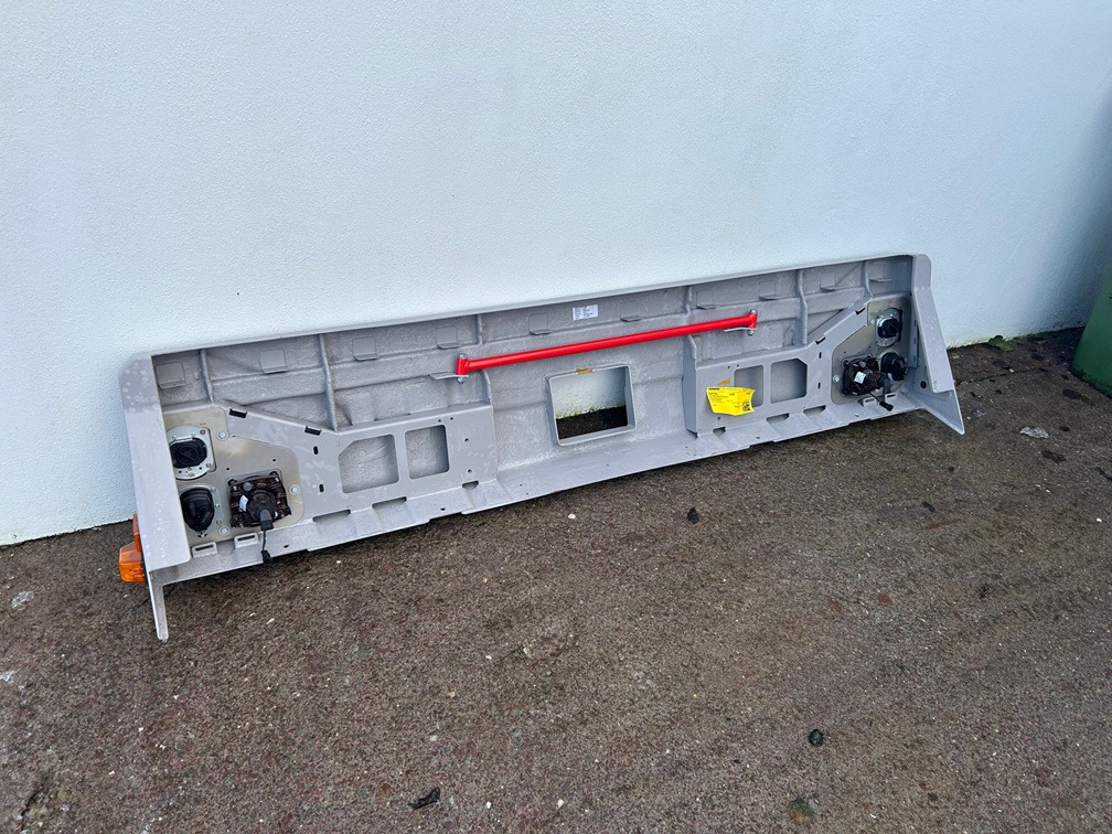 LIEBHERR Front Bumper Part Number 96001000 - Autokran za sve terene: slika 4 LIEBHERR Front Bumper Part Number 96001000 - Autokran za sve terene: slika 4