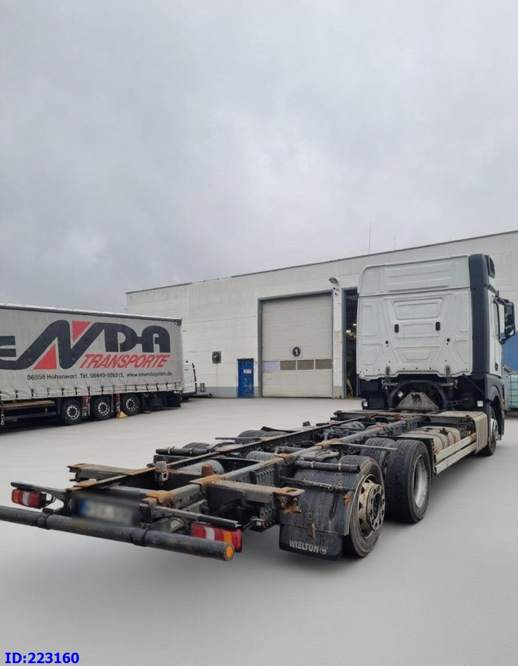 MERCEDES-BENZ Actros 2542 BDF Euro6 - Kamion sa golom šasijom i zatvorenom kabinom: slika 4 MERCEDES-BENZ Actros 2542 BDF Euro6 - Kamion sa golom šasijom i zatvorenom kabinom: slika 4