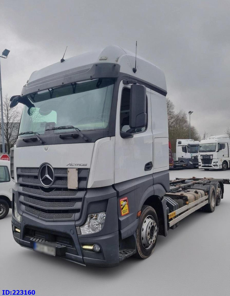 MERCEDES-BENZ Actros 2542 BDF Euro6 - Kamion sa golom šasijom i zatvorenom kabinom: slika 1 MERCEDES-BENZ Actros 2542 BDF Euro6 - Kamion sa golom šasijom i zatvorenom kabinom: slika 1