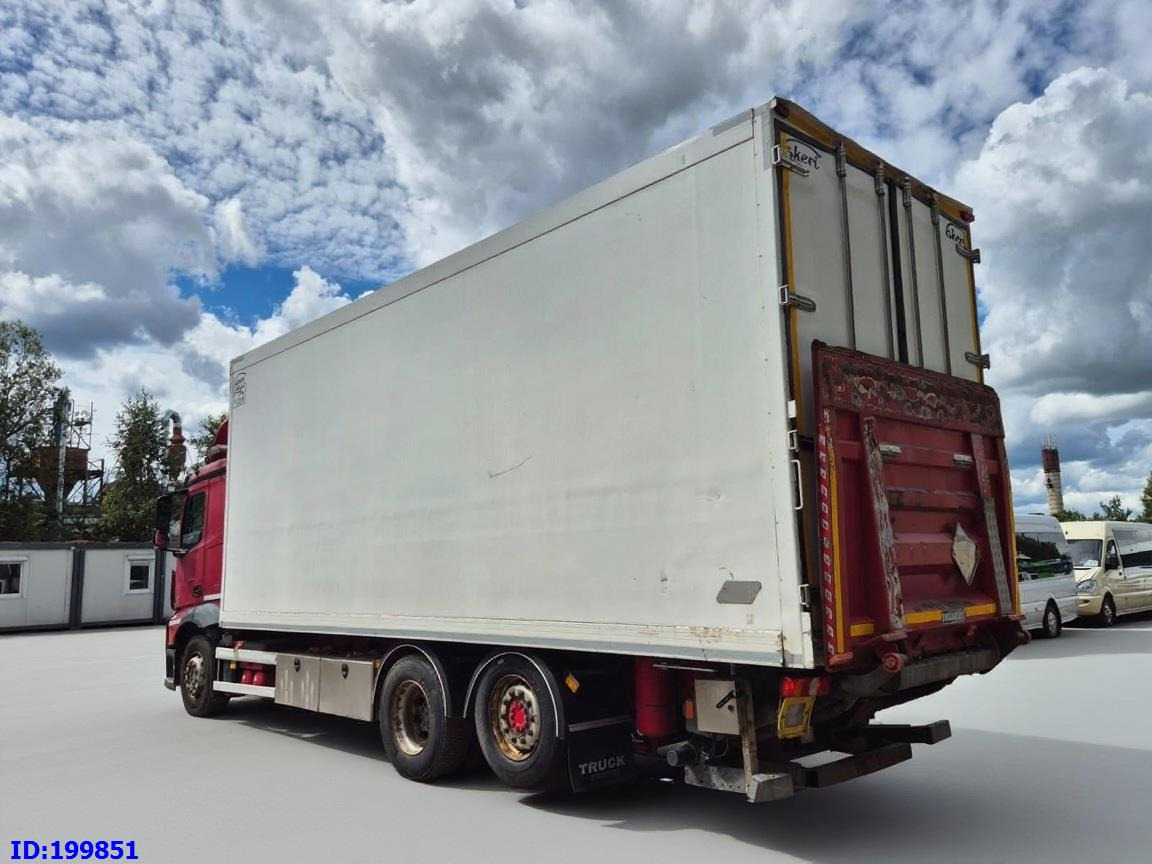 MERCEDES-BENZ Actros 2551 6x2 Euro5 - Kamion sa zatvorenim sandukom: slika 4 MERCEDES-BENZ Actros 2551 6x2 Euro5 - Kamion sa zatvorenim sandukom: slika 4