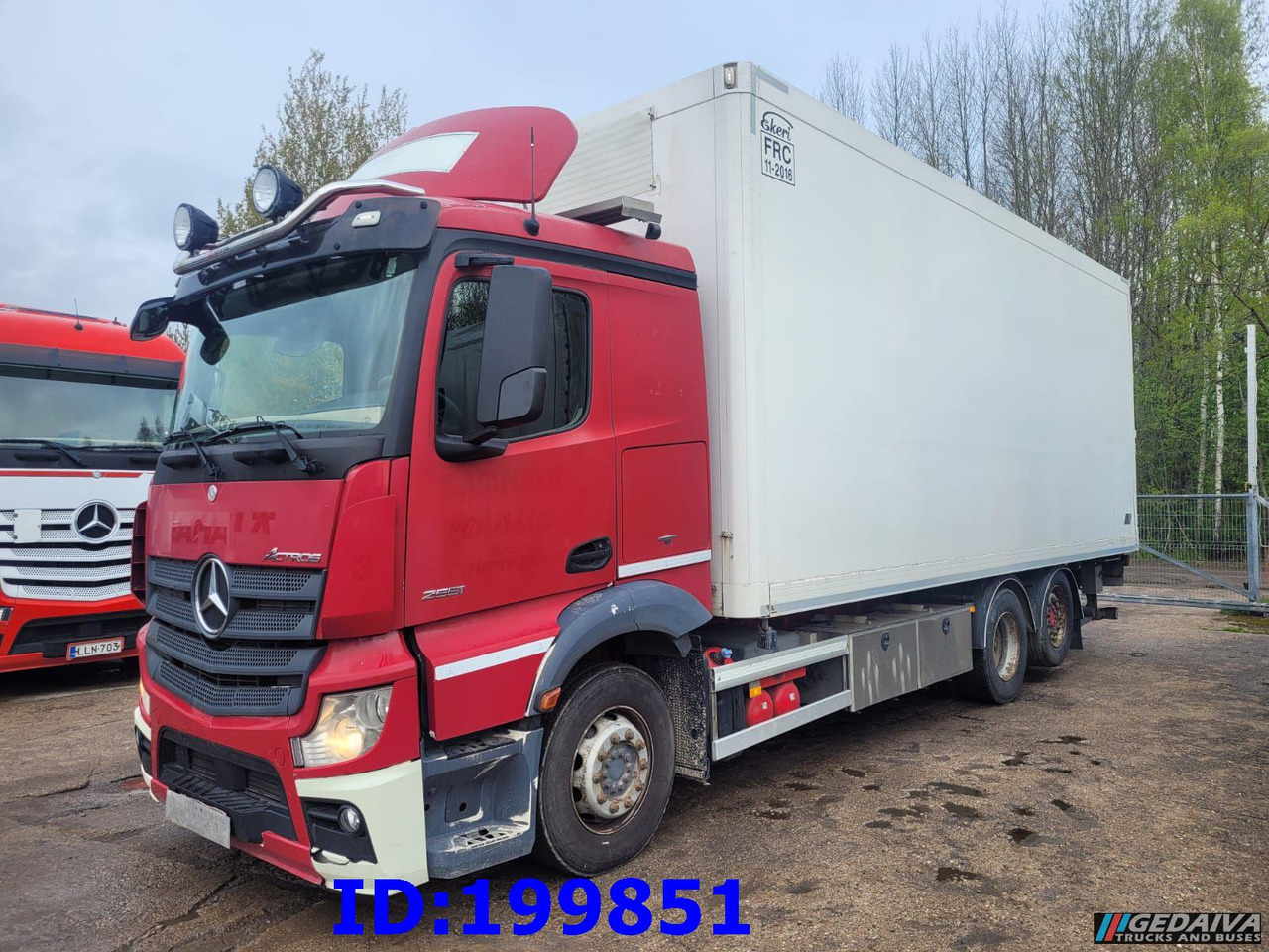 MERCEDES-BENZ Actros 2551 6x2 Euro5 - Kamion sa zatvorenim sandukom: slika 1 MERCEDES-BENZ Actros 2551 6x2 Euro5 - Kamion sa zatvorenim sandukom: slika 1