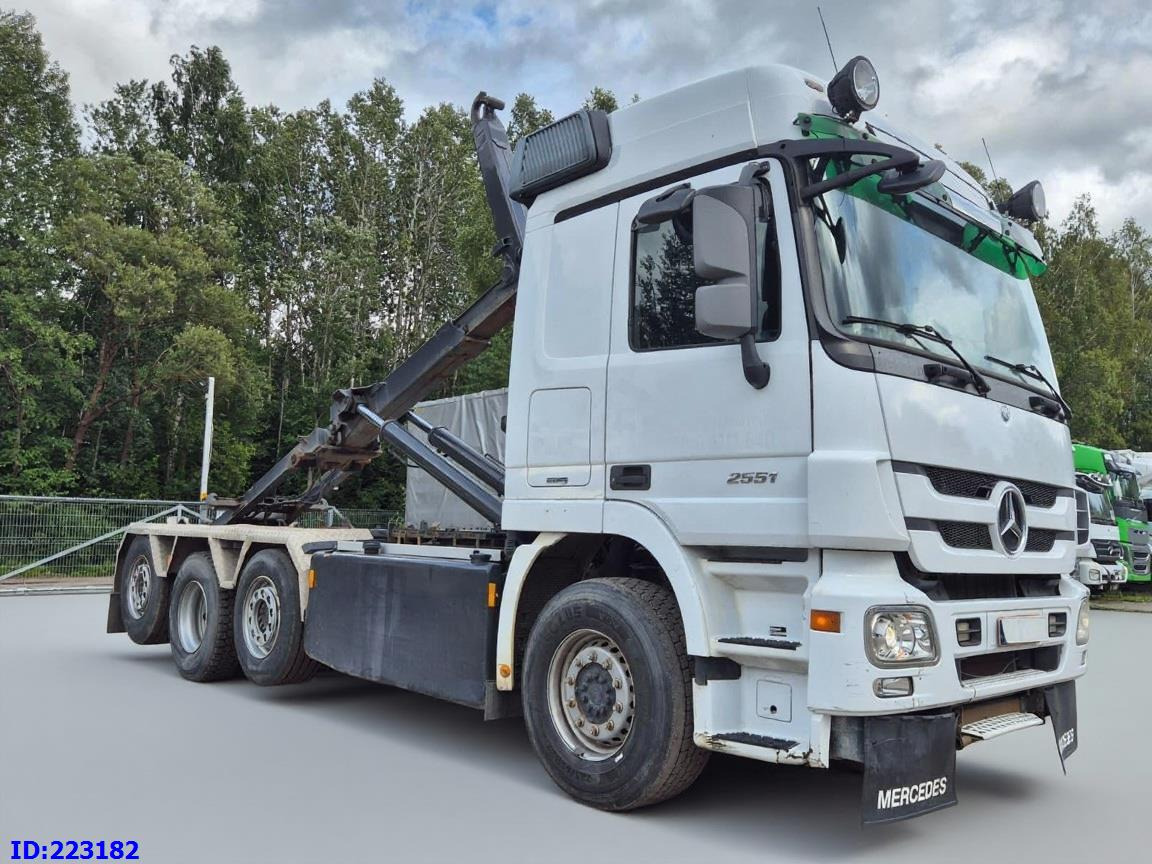 MERCEDES-BENZ Actros 2551 8x2 V8 Retarder - Kamion sa hidrauličnom kukom: slika 1 MERCEDES-BENZ Actros 2551 8x2 V8 Retarder - Kamion sa hidrauličnom kukom: slika 1