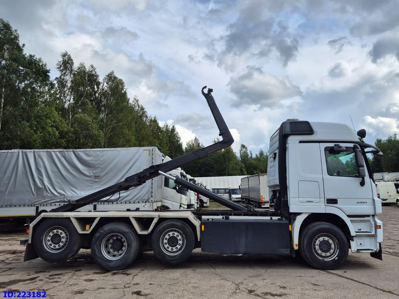 MERCEDES-BENZ Actros 2551 8x2 V8 Retarder - Kamion sa hidrauličnom kukom: slika 5 MERCEDES-BENZ Actros 2551 8x2 V8 Retarder - Kamion sa hidrauličnom kukom: slika 5