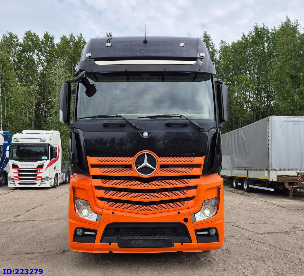 MERCEDES-BENZ Actros 3563 8×4 ( Steering axle) - Kamion sa golom šasijom i zatvorenom kabinom: slika 2 MERCEDES-BENZ Actros 3563 8×4 ( Steering axle) - Kamion sa golom šasijom i zatvorenom kabinom: slika 2