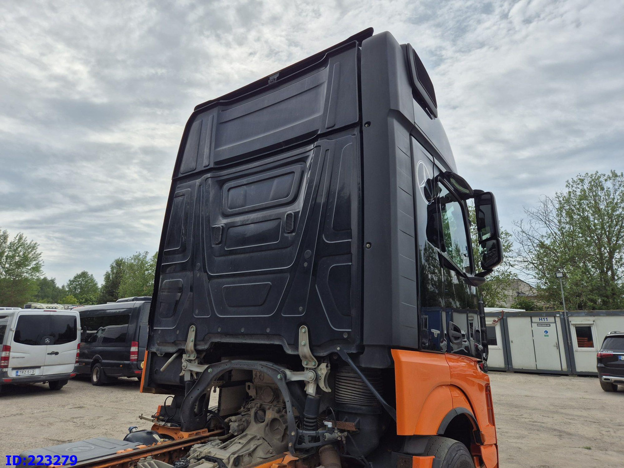 MERCEDES-BENZ Actros 3563 8×4 ( Steering axle) - Kamion sa golom šasijom i zatvorenom kabinom: slika 5 MERCEDES-BENZ Actros 3563 8×4 ( Steering axle) - Kamion sa golom šasijom i zatvorenom kabinom: slika 5