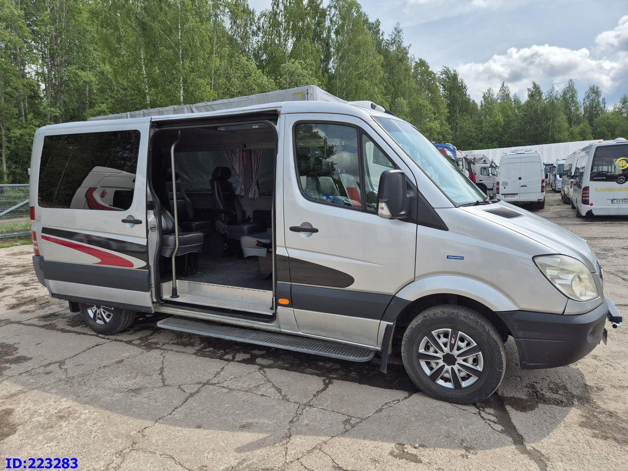 MERCEDES-BENZ Sprinter 313 - Kasten VIP -Euro5 - Turistički autobus: slika 4 MERCEDES-BENZ Sprinter 313 - Kasten VIP -Euro5 - Turistički autobus: slika 4