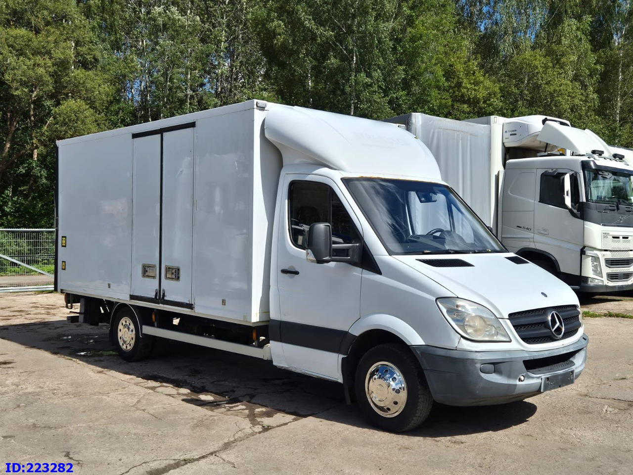 MERCEDES-BENZ Sprinter 516 SUPER - Dostavno vozilo sa zatvorenim sandukom: slika 4 MERCEDES-BENZ Sprinter 516 SUPER - Dostavno vozilo sa zatvorenim sandukom: slika 4
