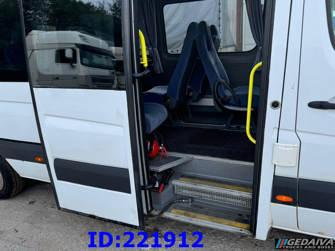 MERCEDES-BENZ Sprinter 518 VIP 17-Place - Turistički autobus: slika 4 MERCEDES-BENZ Sprinter 518 VIP 17-Place - Turistički autobus: slika 4