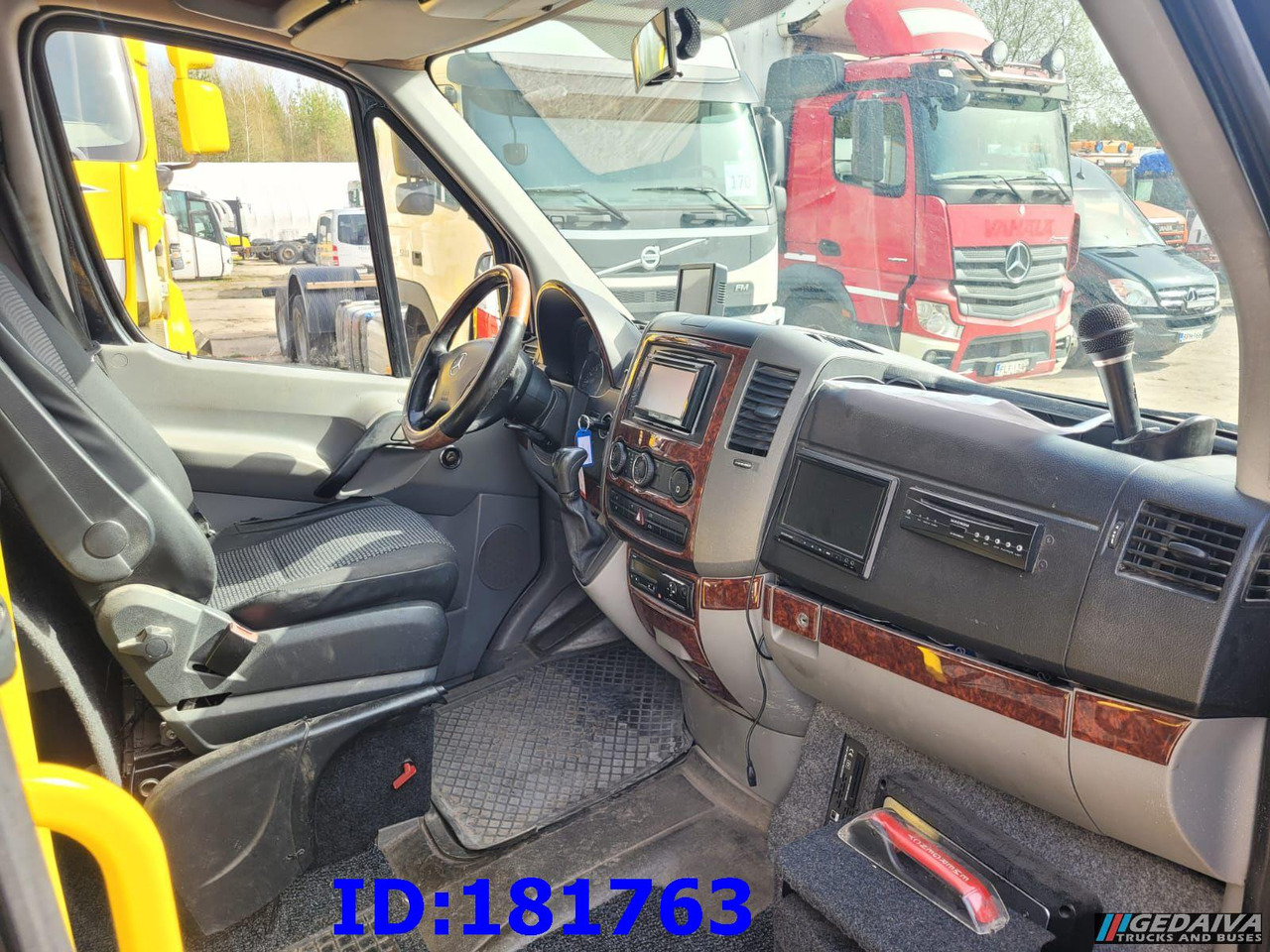 Turistički autobus MERCEDES-BENZ Sprinter 518 - VIP - 17 Seater: slika 8