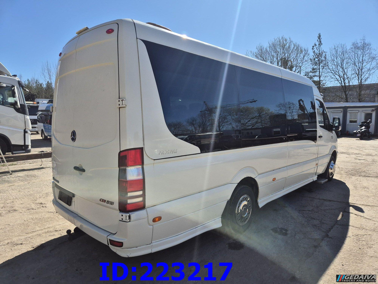 MERCEDES-BENZ Sprinter 518 VIP Prostyle 17-Place (Motor defekt) - Turistički autobus: slika 4 MERCEDES-BENZ Sprinter 518 VIP Prostyle 17-Place (Motor defekt) - Turistički autobus: slika 4
