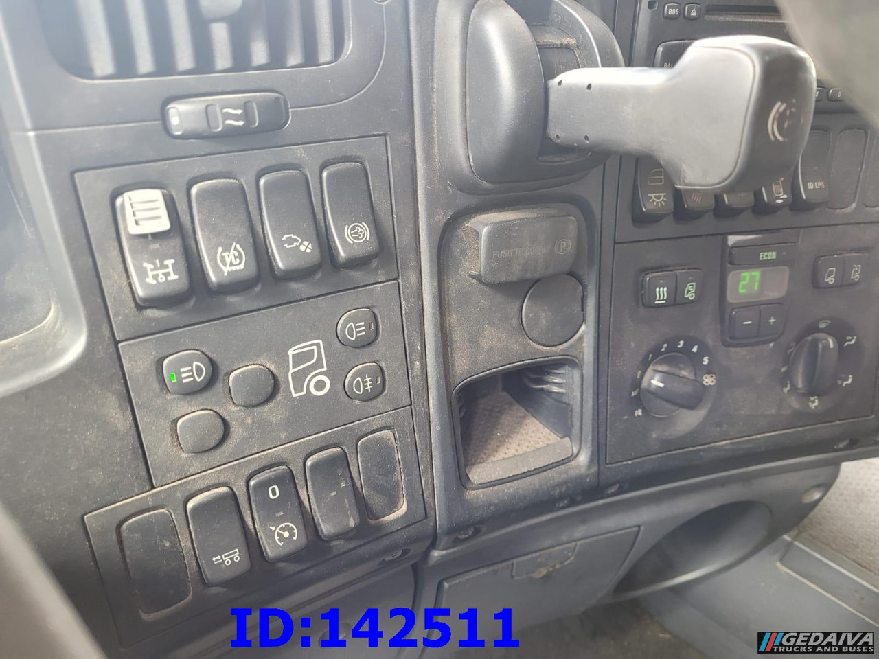 Tegljač SCANIA R500 6X2 Manual: slika 12