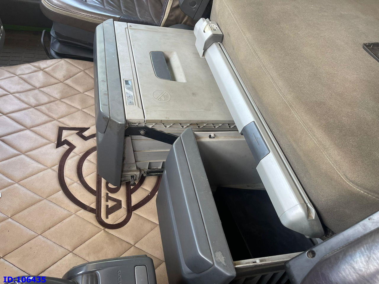 Tegljač VOLVO FH16 700HP 6X4 Euro5: slika 17