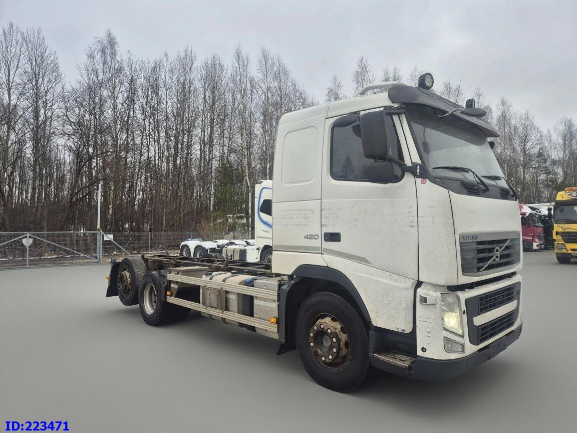 VOLVO FH 420HP 6×2 Steering axle - Kamion sa golom šasijom i zatvorenom kabinom: slika 4 VOLVO FH 420HP 6×2 Steering axle - Kamion sa golom šasijom i zatvorenom kabinom: slika 4