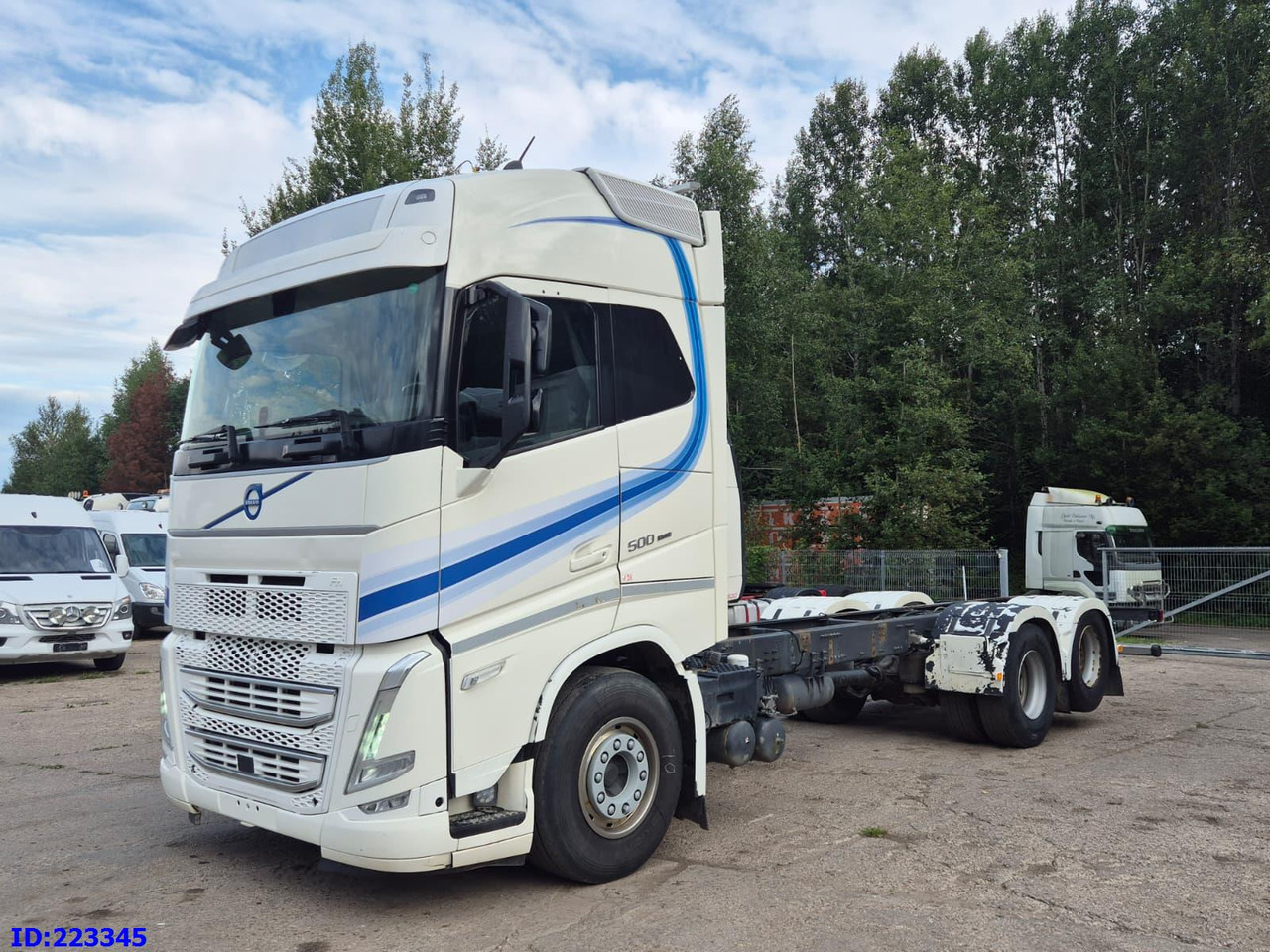 VOLVO FH13 500HP 6x2 10 tyre - New generation - Kamion sa golom šasijom i zatvorenom kabinom: slika 1 VOLVO FH13 500HP 6x2 10 tyre - New generation - Kamion sa golom šasijom i zatvorenom kabinom: slika 1