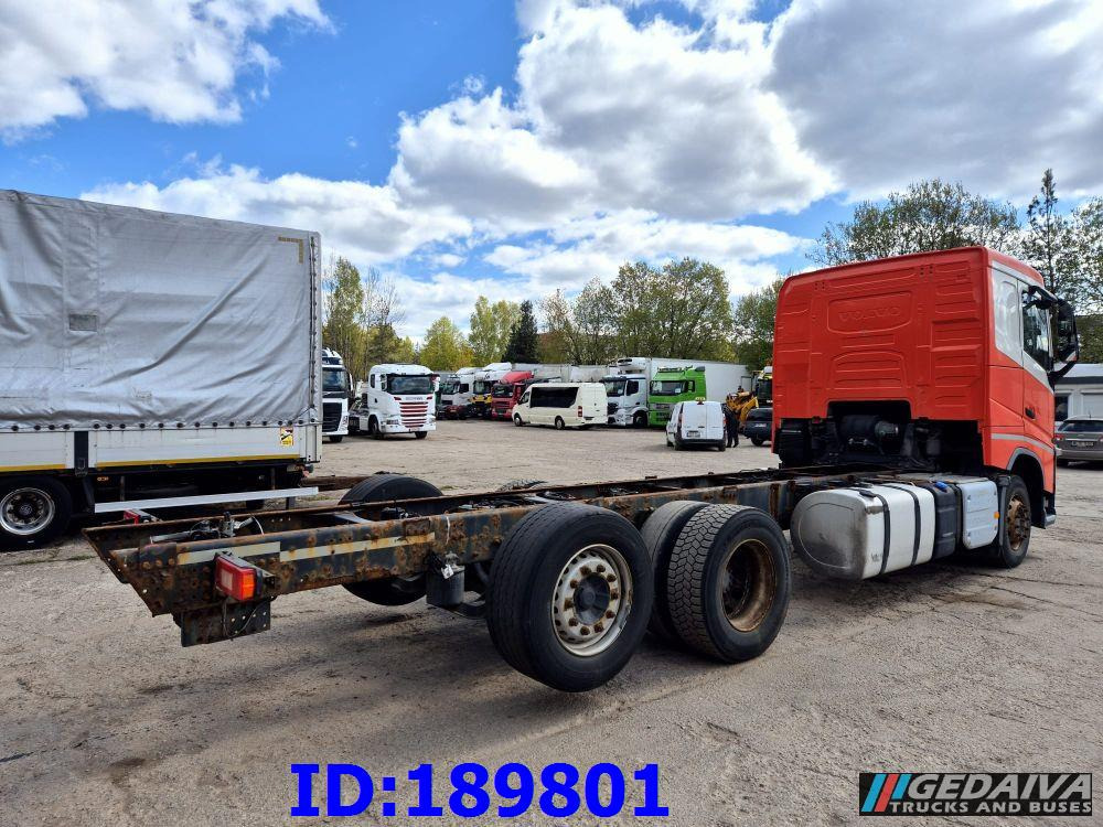 Kamion sa golom šasijom i zatvorenom kabinom VOLVO FH13 500HP 6x2 Euro6: slika 6