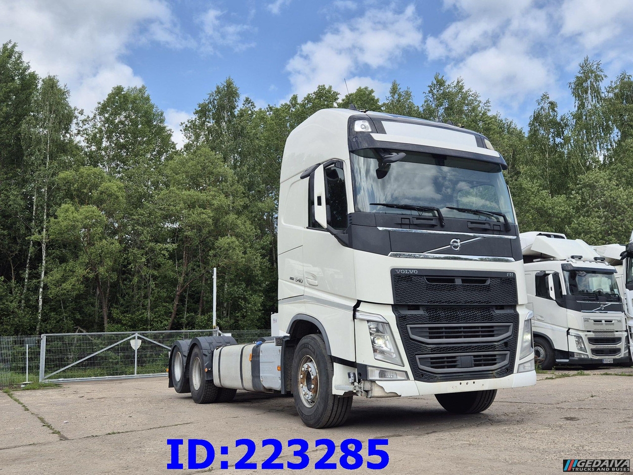 VOLVO FH13 540HP 6x2 (10 tyre) Euro6 - Kamion sa golom šasijom i zatvorenom kabinom: slika 4 VOLVO FH13 540HP 6x2 (10 tyre) Euro6 - Kamion sa golom šasijom i zatvorenom kabinom: slika 4