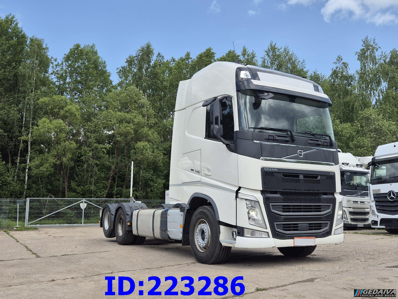 VOLVO FH13 540HP 6x2 (10 tyre) Euro6 - Kamion sa golom šasijom i zatvorenom kabinom: slika 3 VOLVO FH13 540HP 6x2 (10 tyre) Euro6 - Kamion sa golom šasijom i zatvorenom kabinom: slika 3