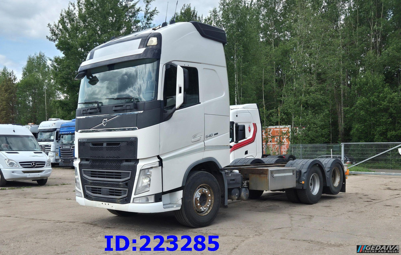 VOLVO FH13 540HP 6x2 (10 tyre) Euro6 - Kamion sa golom šasijom i zatvorenom kabinom: slika 1 VOLVO FH13 540HP 6x2 (10 tyre) Euro6 - Kamion sa golom šasijom i zatvorenom kabinom: slika 1