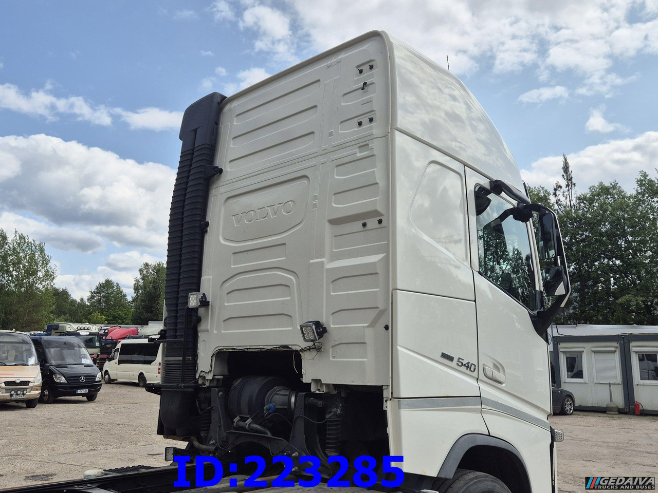 VOLVO FH13 540HP 6x2 (10 tyre) Euro6 - Kamion sa golom šasijom i zatvorenom kabinom: slika 5 VOLVO FH13 540HP 6x2 (10 tyre) Euro6 - Kamion sa golom šasijom i zatvorenom kabinom: slika 5