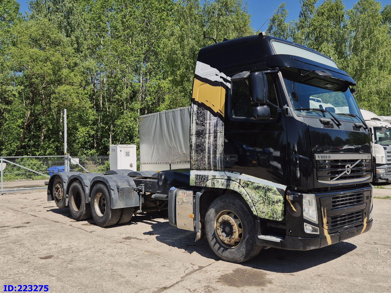 VOLVO FH13 540HP 8X4 (Steering axle) RETARDER - Kamion sa golom šasijom i zatvorenom kabinom: slika 4 VOLVO FH13 540HP 8X4 (Steering axle) RETARDER - Kamion sa golom šasijom i zatvorenom kabinom: slika 4
