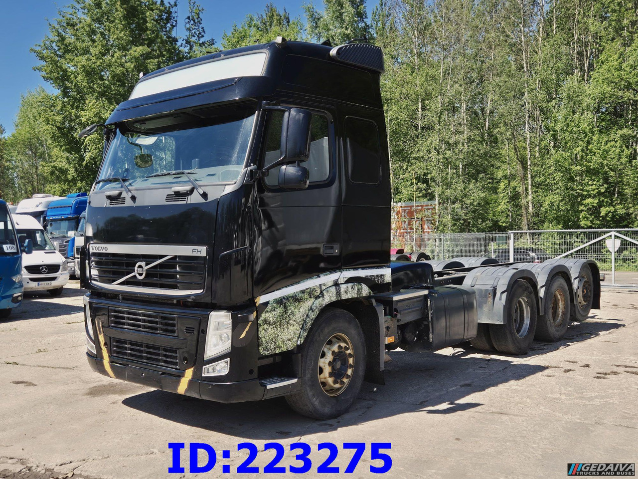 VOLVO FH13 540HP 8X4 (Steering axle) RETARDER - Kamion sa golom šasijom i zatvorenom kabinom: slika 1 VOLVO FH13 540HP 8X4 (Steering axle) RETARDER - Kamion sa golom šasijom i zatvorenom kabinom: slika 1