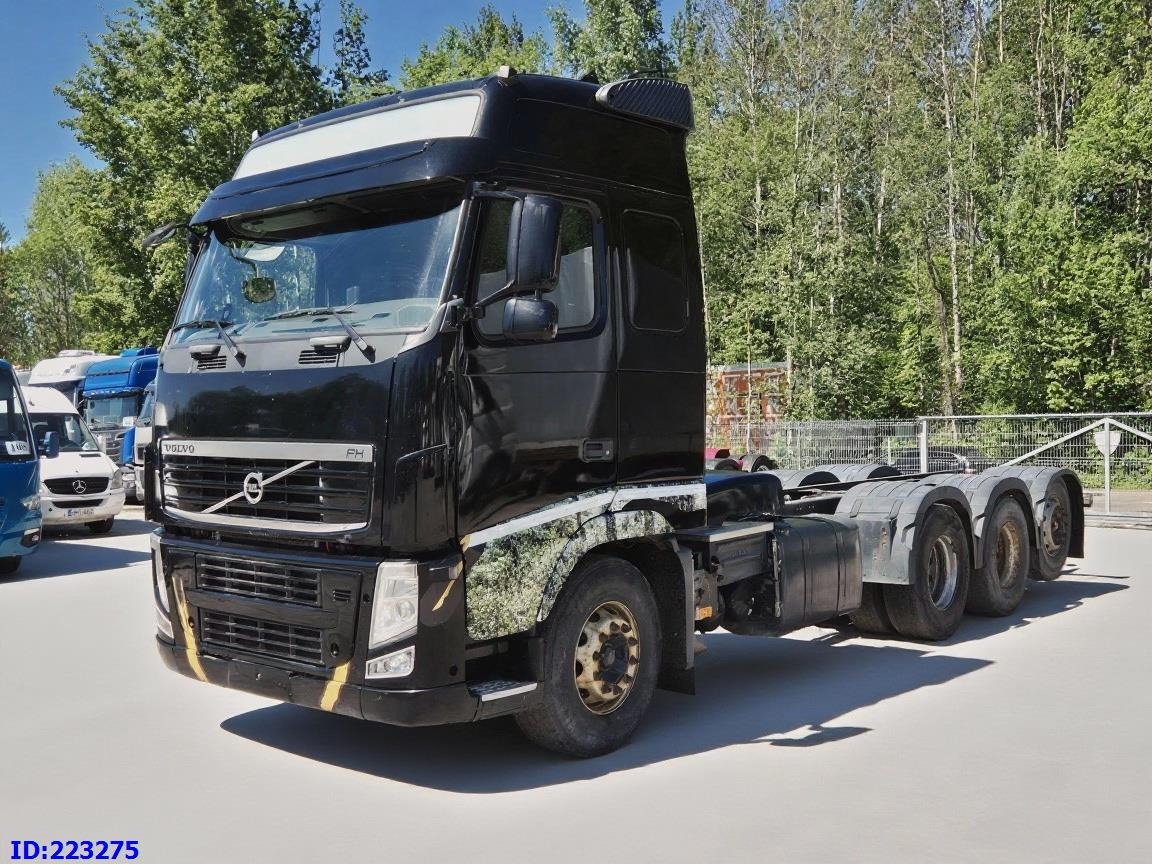 VOLVO FH13 540HP 8X4 (Steering axle) RETARDER - Kamion sa golom šasijom i zatvorenom kabinom: slika 1 VOLVO FH13 540HP 8X4 (Steering axle) RETARDER - Kamion sa golom šasijom i zatvorenom kabinom: slika 1