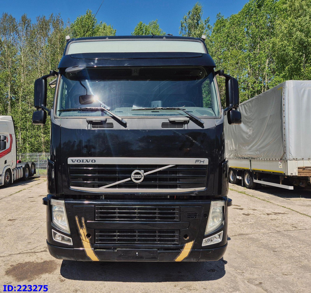 VOLVO FH13 540HP 8X4 (Steering axle) RETARDER - Kamion sa golom šasijom i zatvorenom kabinom: slika 2 VOLVO FH13 540HP 8X4 (Steering axle) RETARDER - Kamion sa golom šasijom i zatvorenom kabinom: slika 2