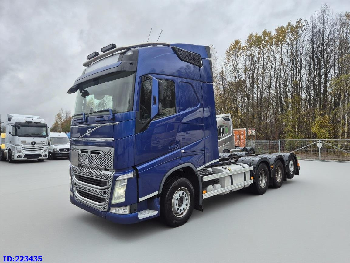 VOLVO FH13 540HP 8x4 (steering axle) - Kamion sa golom šasijom i zatvorenom kabinom: slika 1 VOLVO FH13 540HP 8x4 (steering axle) - Kamion sa golom šasijom i zatvorenom kabinom: slika 1