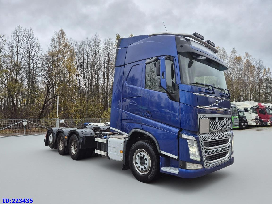 VOLVO FH13 540HP 8x4 (steering axle) - Kamion sa golom šasijom i zatvorenom kabinom: slika 4 VOLVO FH13 540HP 8x4 (steering axle) - Kamion sa golom šasijom i zatvorenom kabinom: slika 4