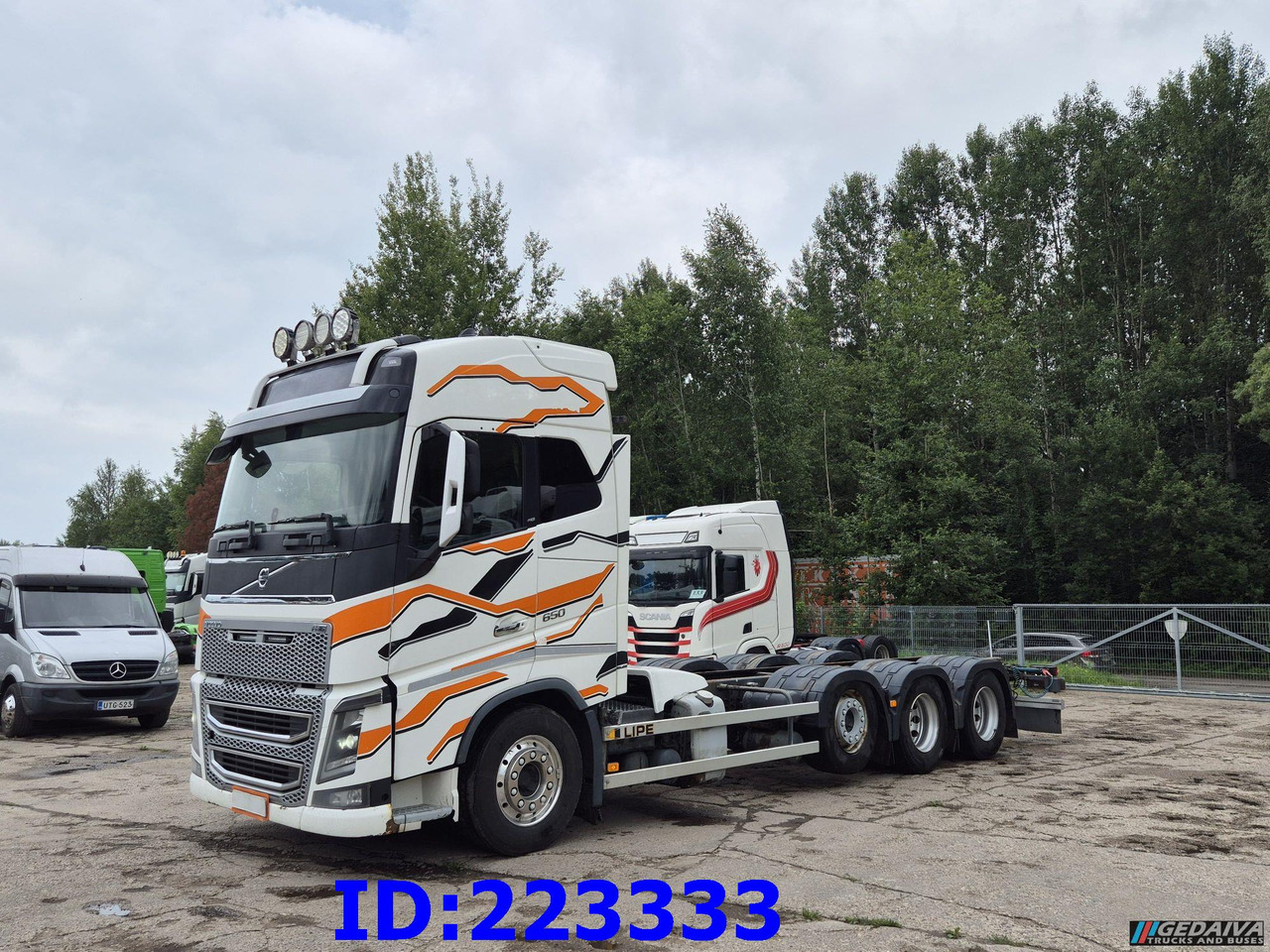 VOLVO FH16 650HP 8X4 (Steering axle) - Kamion sa golom šasijom i zatvorenom kabinom: slika 1 VOLVO FH16 650HP 8X4 (Steering axle) - Kamion sa golom šasijom i zatvorenom kabinom: slika 1